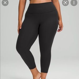 NOT MADE ANYMORE: Lululemon Wunder Under Leggings in Black 7/8 length